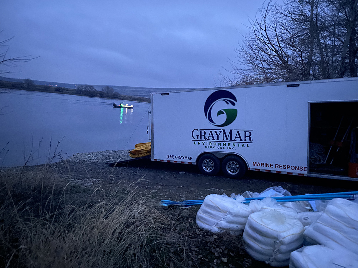 Grant_PUD_contractor_truck_and_boom_work_near_Vernita_Bridge_GrantPUD_photo2.jpg